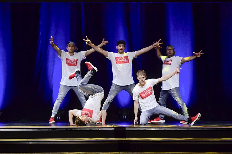 Da Rookies Breakdance heizten dem Publikum mit ihrer spektakulären Breakdance-Show ein.