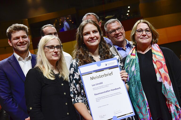 Raumausstatterin Lea Unsöld ließ sich mir ihren Begleitpersonen ablichten.